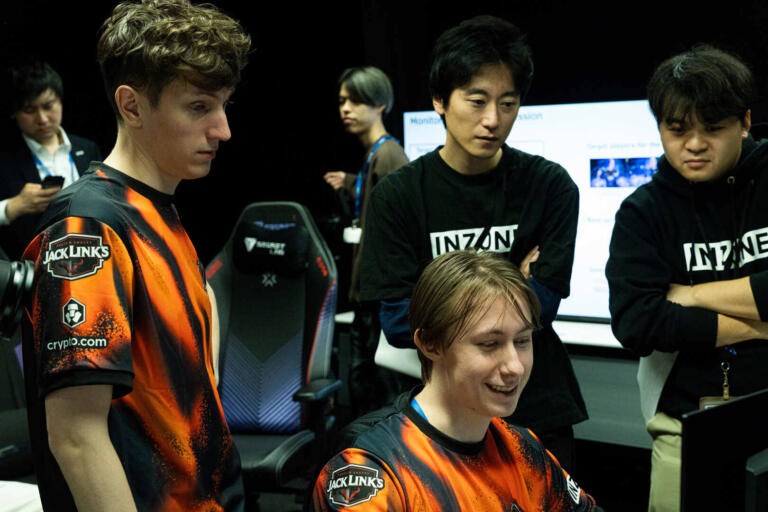 Sony nuovo monitor OLED per gli eSports, in collaborazione con Fnatic