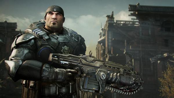 Marcus Fenix, di Gears of War: Reloaded, in armatura pesante impugna un fucile Lancer davanti a edifici in rovina