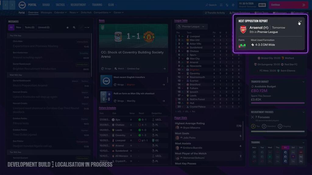 Schermata di gioco di Football Manager 27 che illustra la nuova interfaccia a riquadri (Portal) con la classifica di Premier League, il report pre-partita contro l'Arsenal e le statistiche gestionali della squadra.