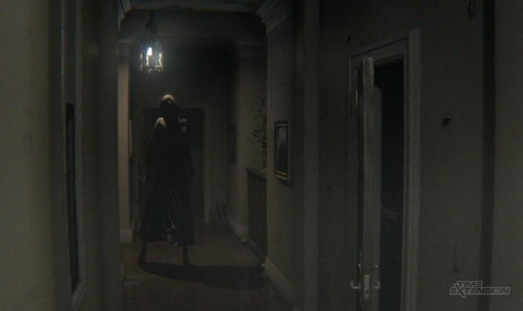 P.T. Silent Hills: la figura di Lisa appare nel corridoio buio della demo horror originale del 2014