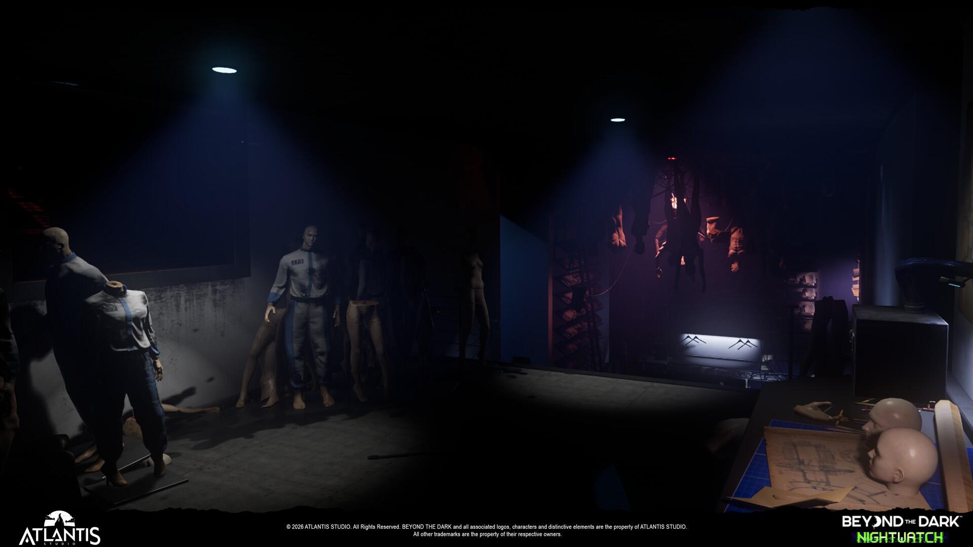 Screenshot di gioco di Beyond the Dark: Nightwatch che ritrae un laboratorio con manichini da carcerati, volti artificiali e figure sospese nel buio.