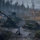 Screenshot in-engine ufficiale di Blight: Survival che mostra un accampamento d'assedio medievale con trabucchi, tende e palizzate in fiamme.