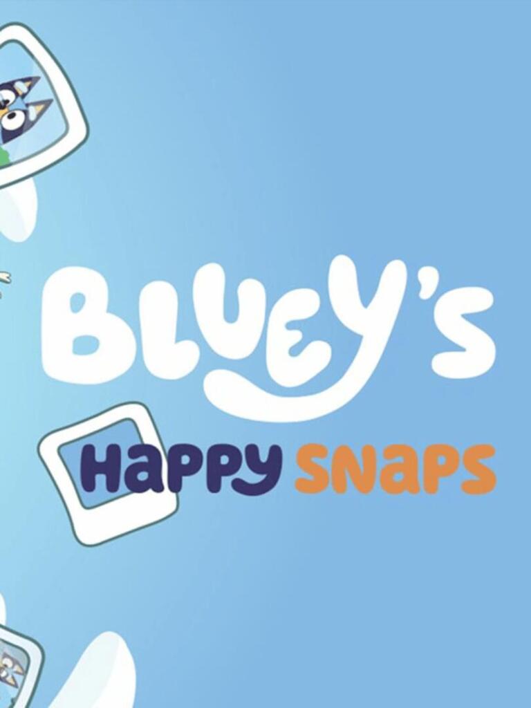 Il logo di Bluey's Happy Snaps su sfondo azzurro, con le cornici delle fotografie.
