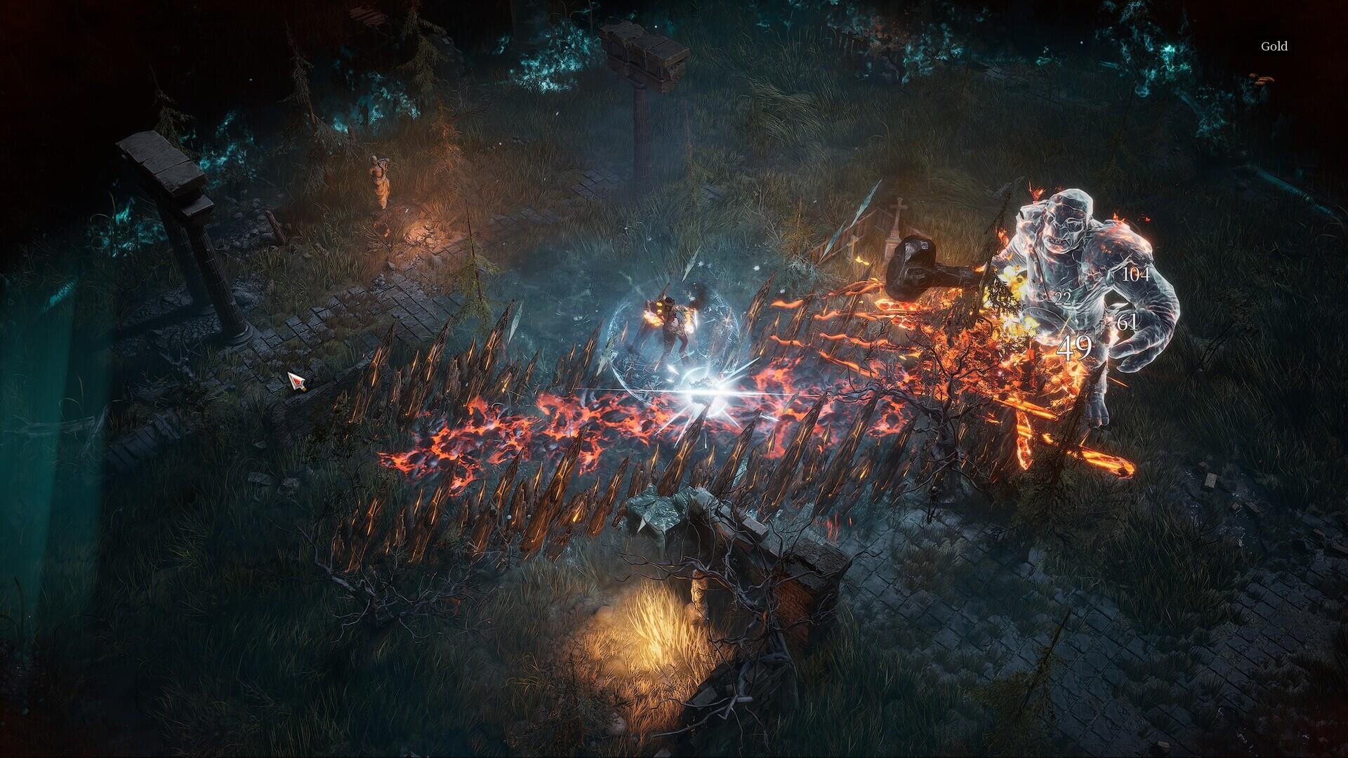 Screenshot in-game di SACRATA durante un combattimento contro un imponente boss golem di pietra infuocato.